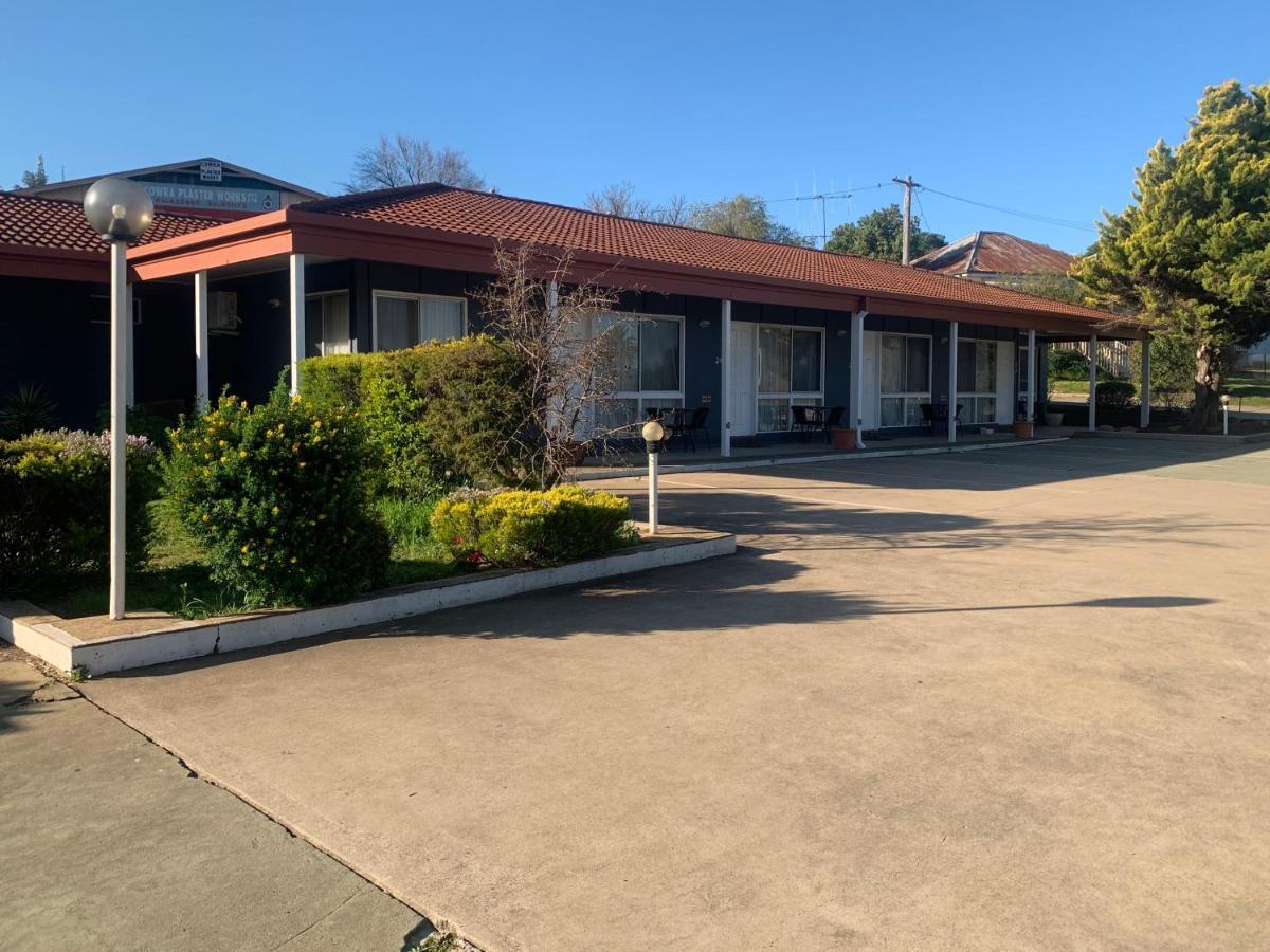 Countryman Motor Inn Cowra Bagian luar foto