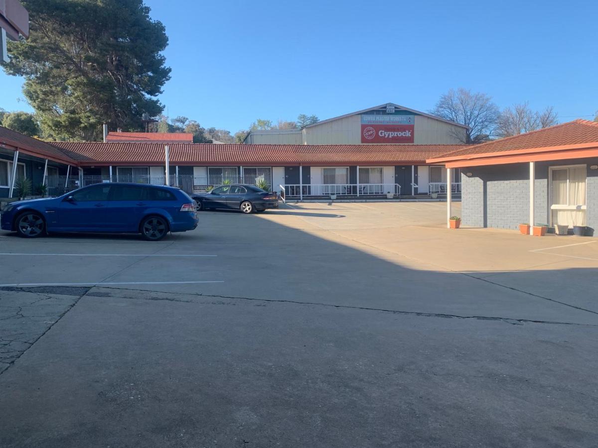 Countryman Motor Inn Cowra Bagian luar foto