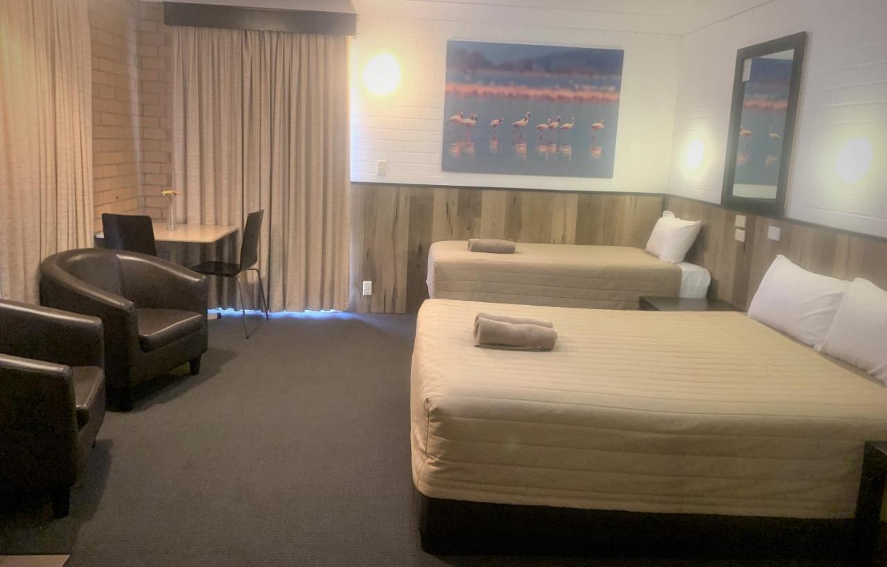 Countryman Motor Inn Cowra Bagian luar foto