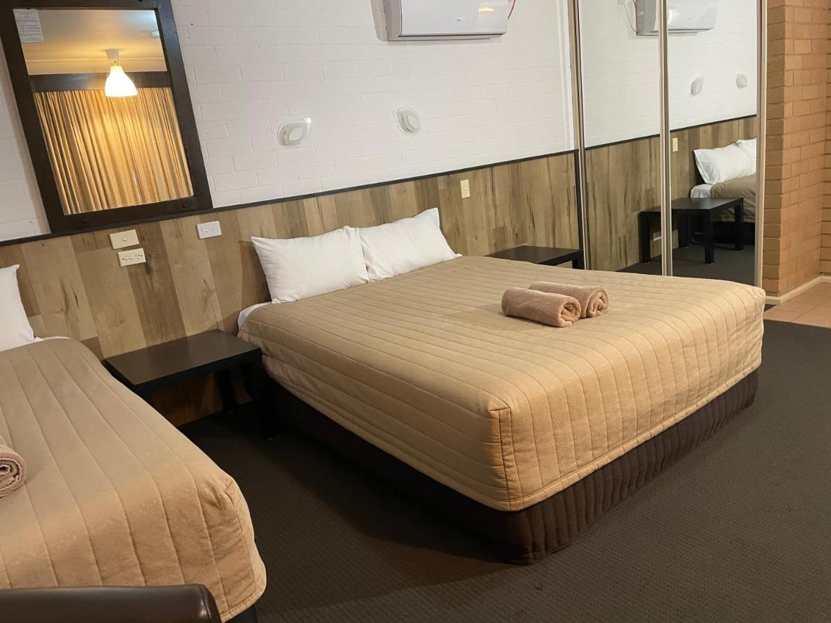 Countryman Motor Inn Cowra Bagian luar foto