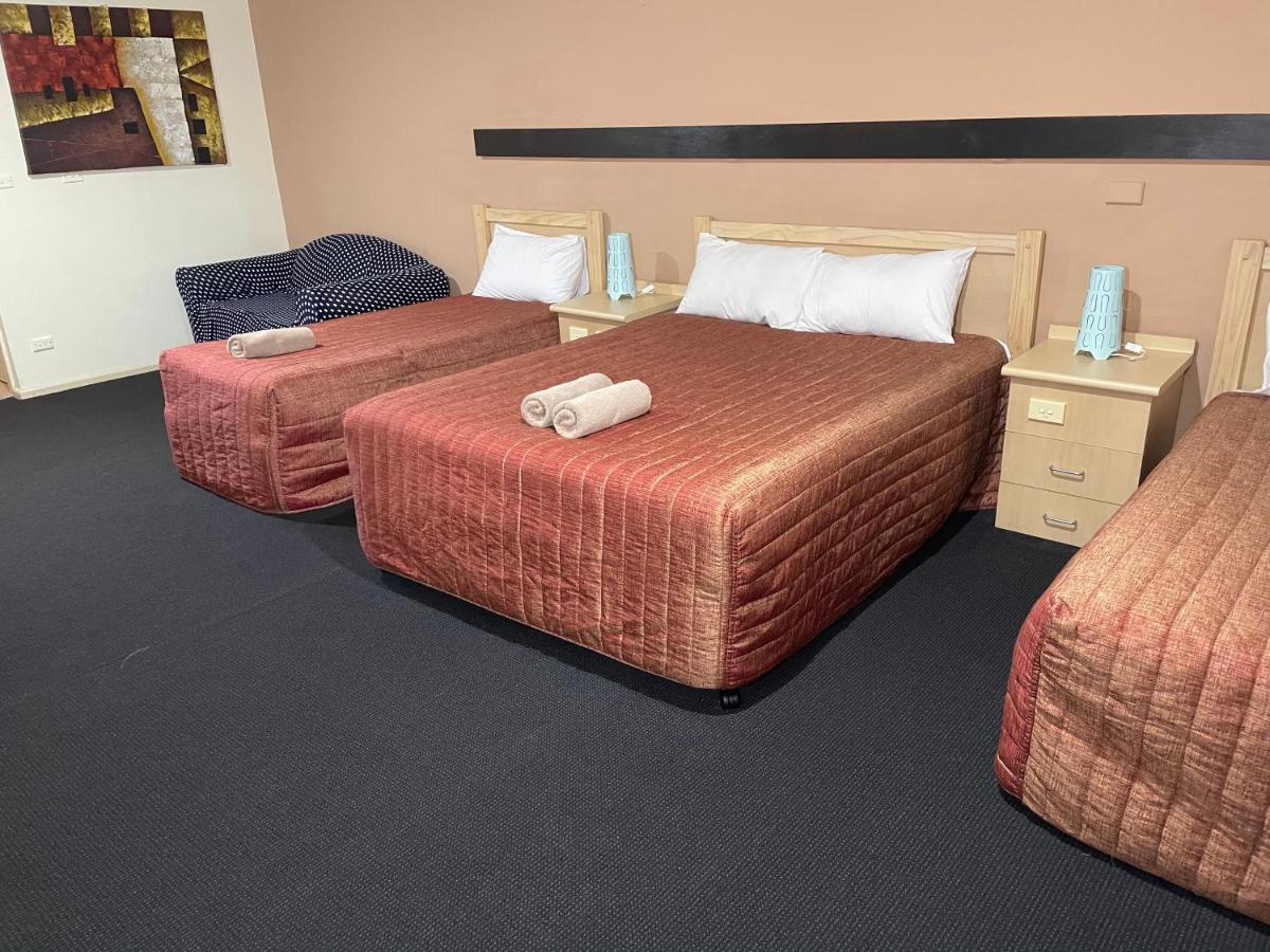 Countryman Motor Inn Cowra Bagian luar foto
