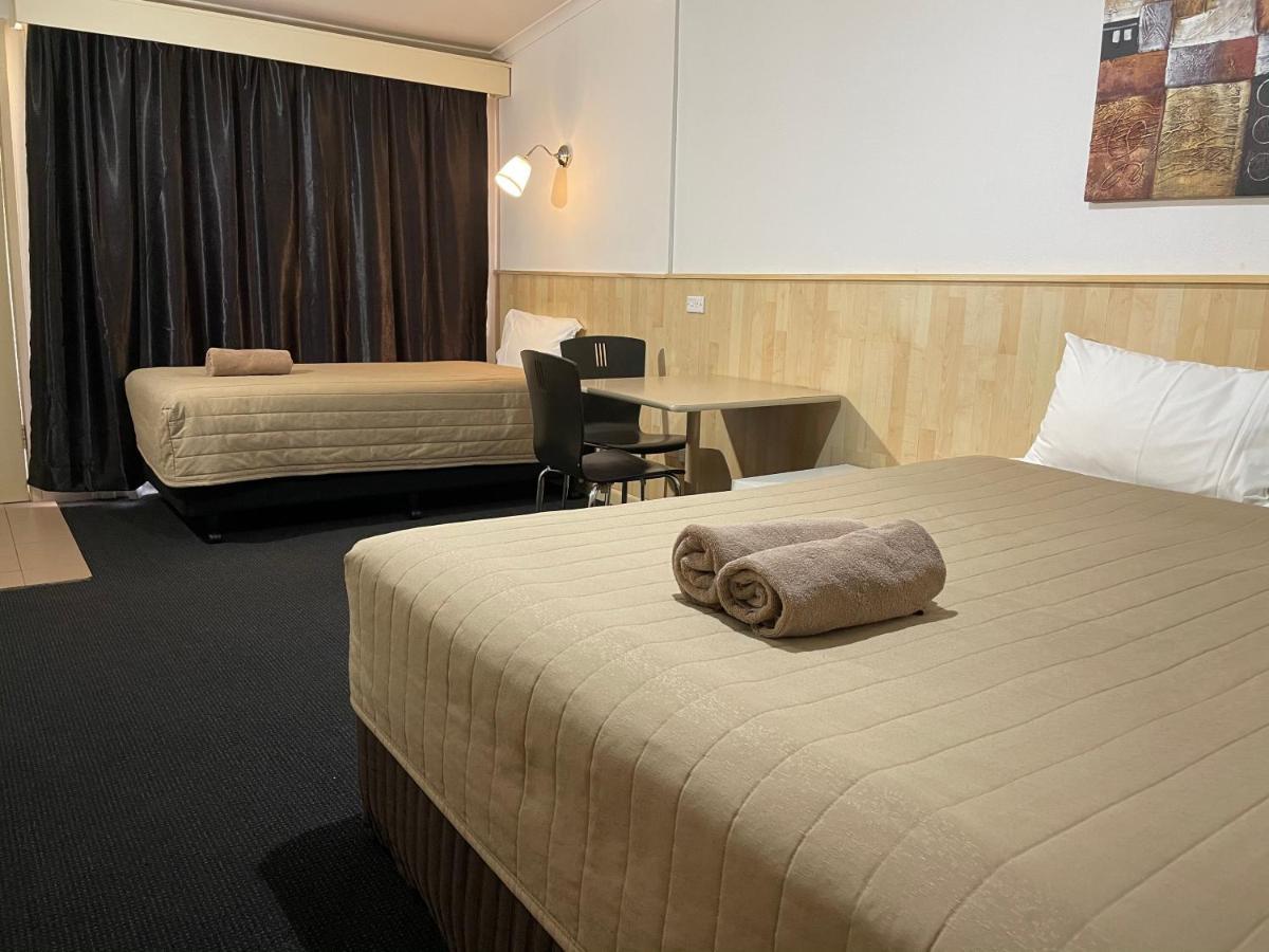 Countryman Motor Inn Cowra Bagian luar foto